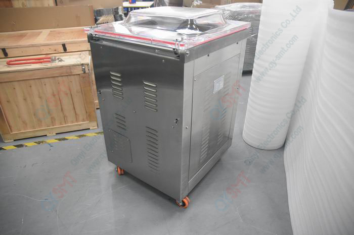 Vacuum sealing machine