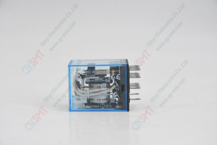 Relay with socket